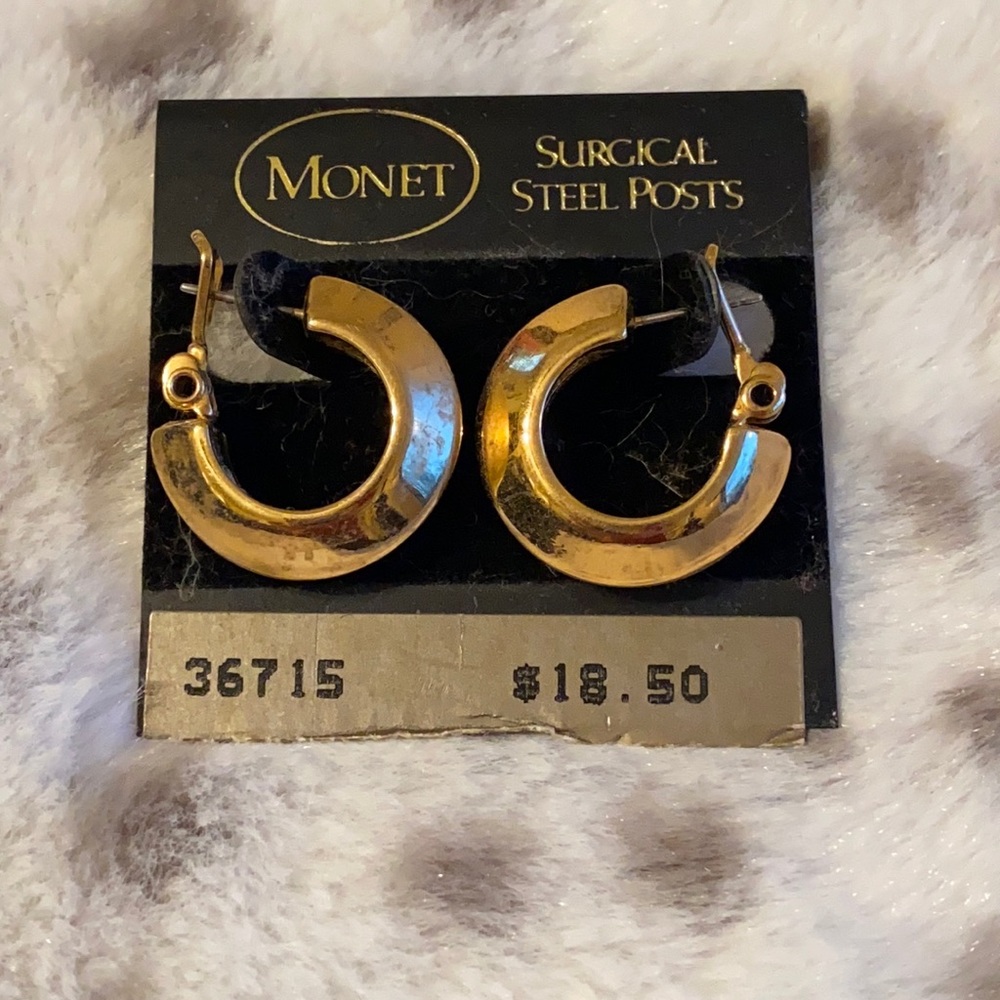 Money steel posts. Gold hoops.